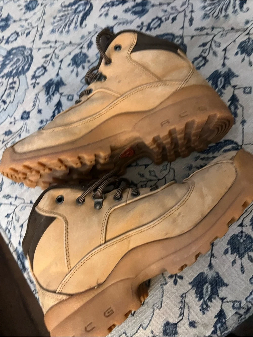 Youth Nike ACG (All Conditions Gear) hiking boots - size 6Y